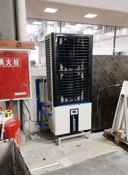 注塑車間，安裝蒸發(fā)冷省電空調(diào)-立式軸流雙風(fēng)口