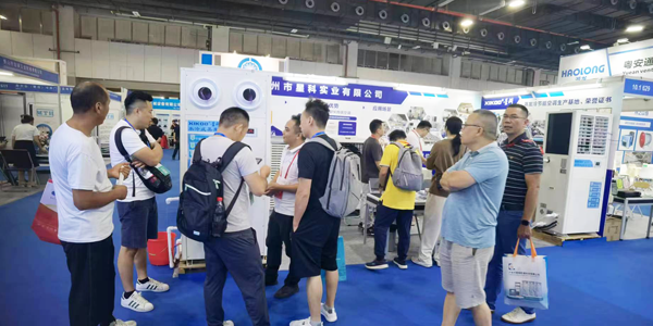 星科環(huán)?？照{(diào),蒸發(fā)冷省電空調(diào),廠房降溫廠家展會現(xiàn)場