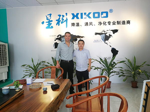 法國(guó)客戶留影