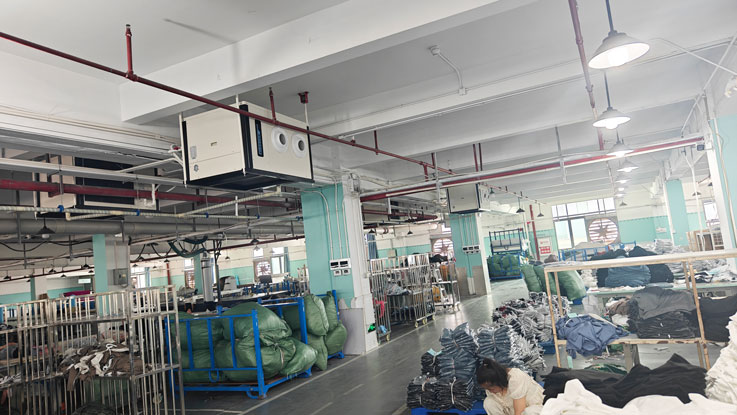 制衣廠制冷降溫，安裝蒸發(fā)冷省電空調(diào)-臥式射流空調(diào)機(jī)組