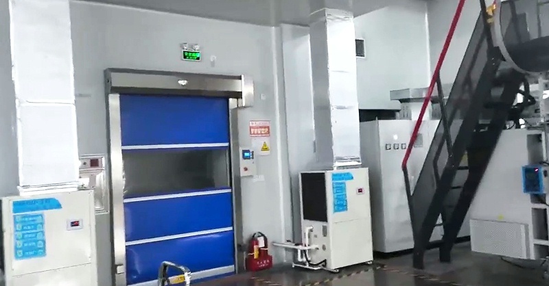 工業(yè)廠房區(qū)域崗位降溫，安裝星科蒸發(fā)冷省電空調(diào)-立式管道機(jī)